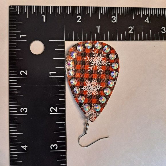 Christmas Earrings Tear Drop Buffalo Plaid Snowflake Bling Faux Leather Red Hook - Picture 5 of 5